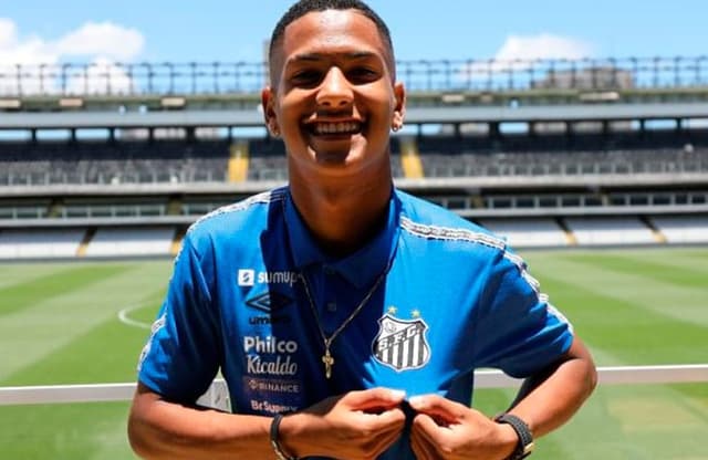 Santos FC renova contrato com o atacante Ângelo