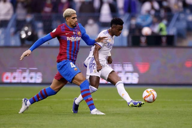 Barcelona x Real Madrid - Ronald Araújo e Vini Jr.