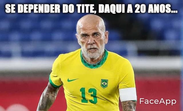 Meme: Daniel Alves na Seleção