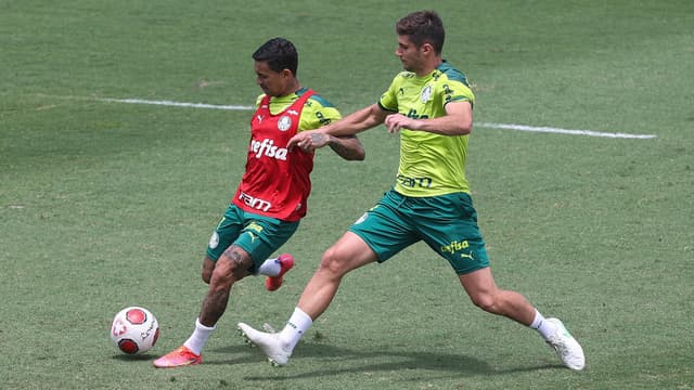 Kuscevic e Dudu treinam no Palmeiras