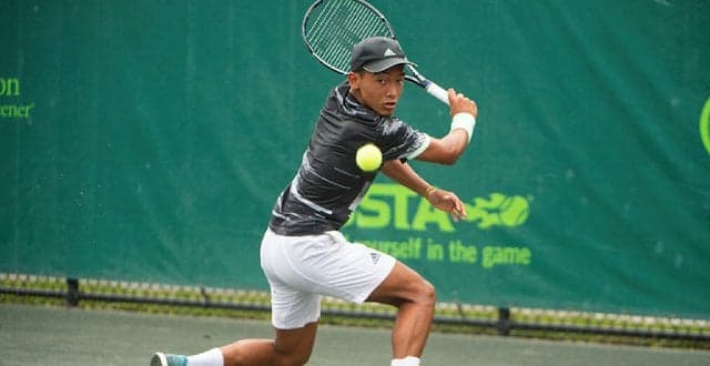 Bruno Kuzuhara em ação no circuito juvenil americano