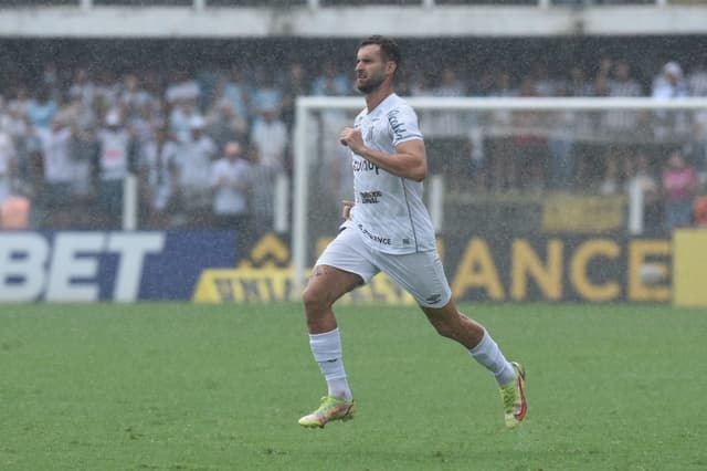 Santos x Botafogo SP - Léo Baptistão