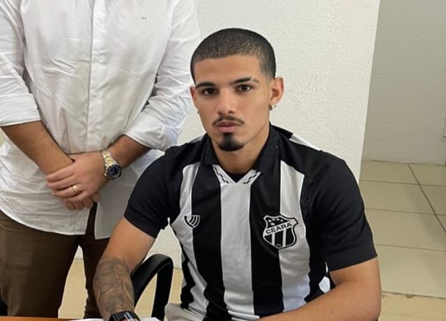 Rubens renovando com o Ceará até 2023