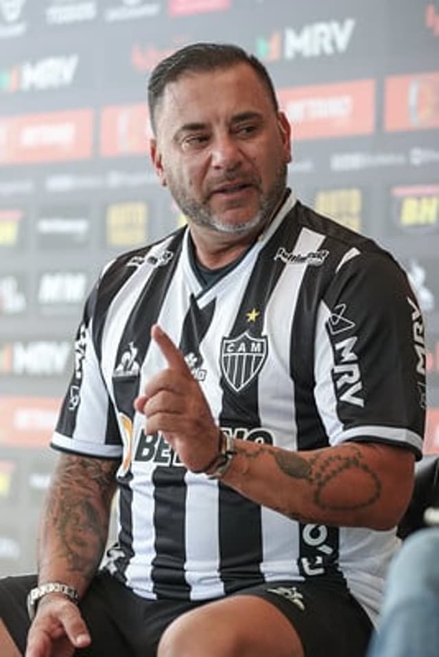 El Turco está sendo bem aceito pelos jogadores, pois não fez nenhuma mudança brusca na forma do time atuar