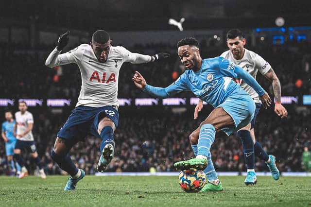 Manchester City x Tottenham - Emerson Royal e Sterling