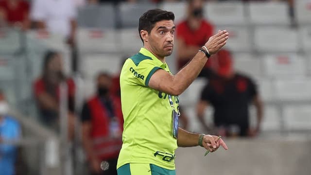 Abel Ferreira durante o primeiro jogo da final da Recopa