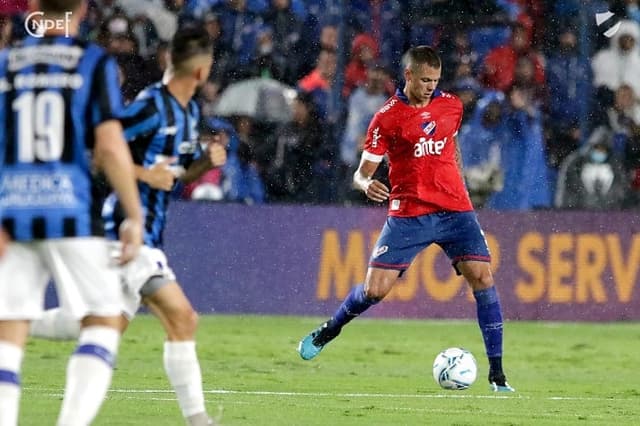 Léo Coelho - Nacional-URU