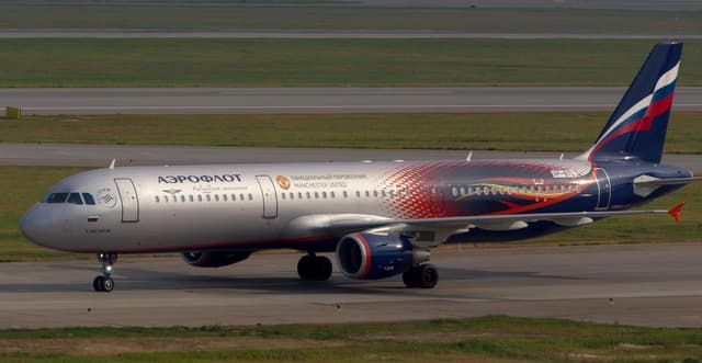 Avião da companhia aérea russa Aeroflot com o escudo do Manchester United