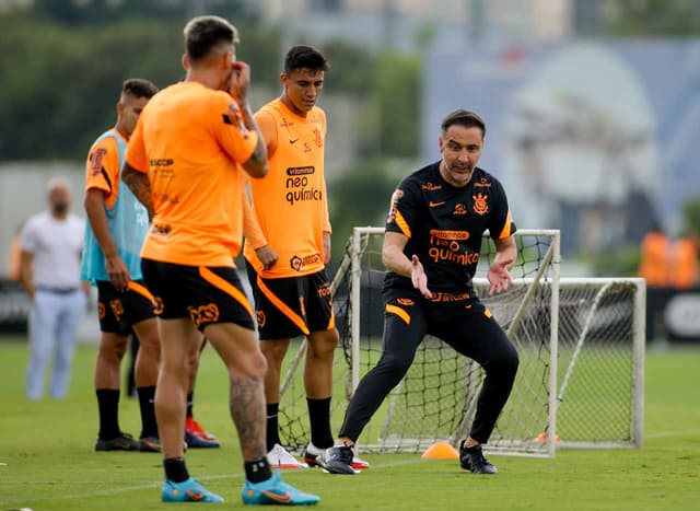 Treino Corinthians - Vítor Pereira e Mantuan