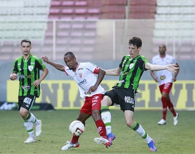 O equilíbrio nas ações de jogo foi muito presente no duelo entre Coelho e Leão no Horto