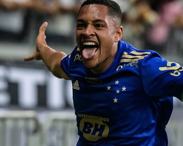 Vitor Leque abriu o placar do clássico, mas viu o rival virar a partida no fim do jogo