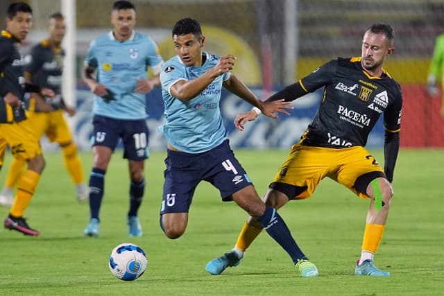 Universidad Católica de Quito x The Strongest