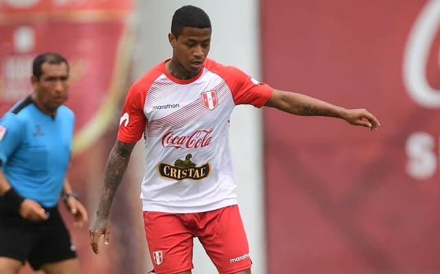 Andy Polo em treino da seleção peruana