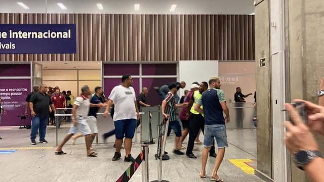 Confusão torcedores do Fluminense no aeroporto