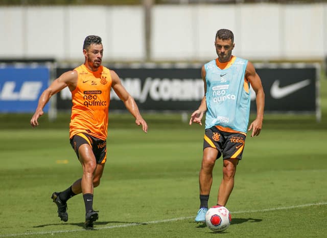 Treino Corinthians - Júnior Moraes e Giuliano