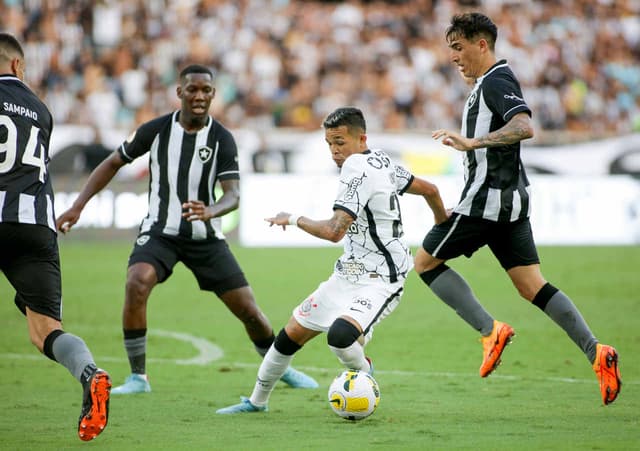 Botafogo x Corinthians - Adson