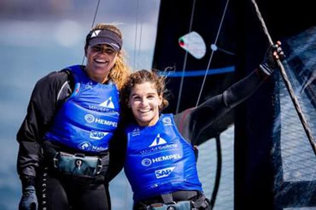 Martine e Kahena celebraram a prata no Troféu Princesa Sofia (Foto: Sailing Energy)