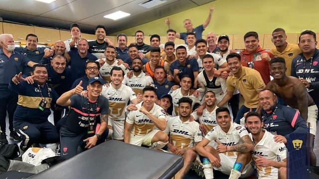 Pumas comemorando vaga na final da Concachampions