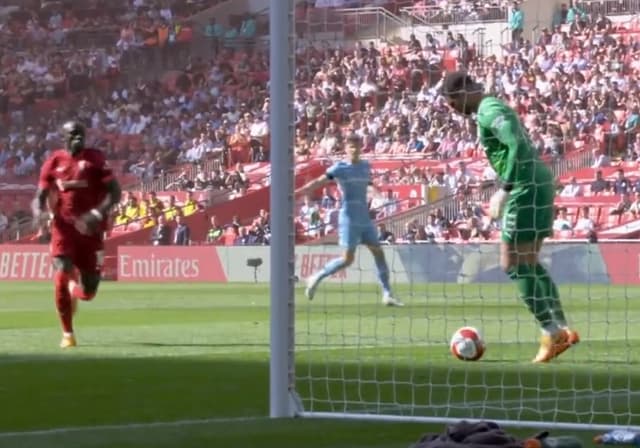 Erro de Zack Steffen em Manchester City x Liverpool