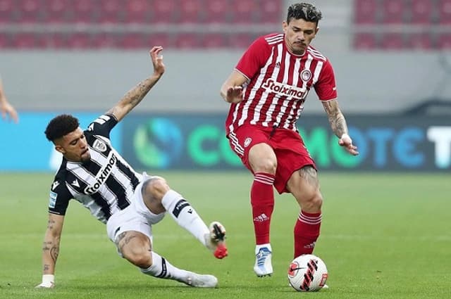 Douglas Augusto comemora classificação do PAOK (Foto: Divulgação)