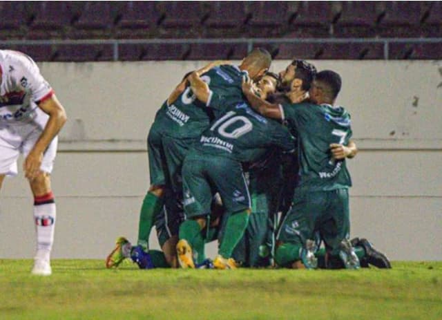 Botafogo-SP x Floresta