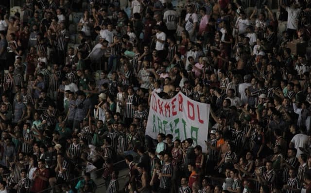 Faixa do Fluminense - Conmebol racista