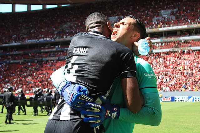 Gatito Fernández e Kanu - Botafogo