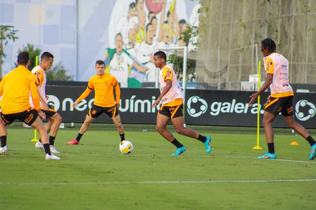 Treino Corinthians 09/05/2022 - Giuliano, Matheus Araújo, Lucas Piton, Wesley, Felipe