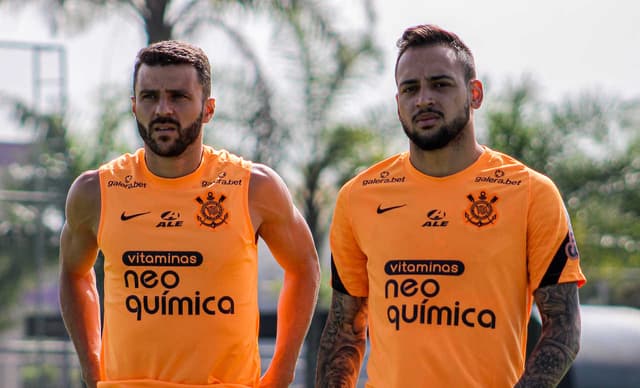 Treino Corinthians - Maycon e Júnior Moraes