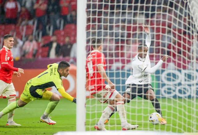 Internacional x Corinthians - Jô