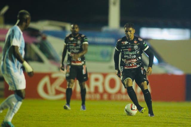 Londrina e Operário se enfrentaram no Estádio do Café