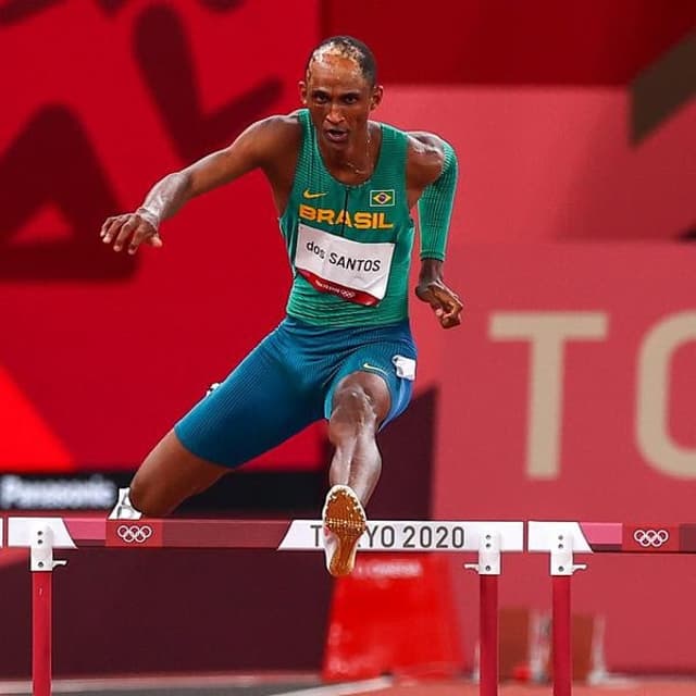 Alison dos Santos conquistou mais uma medalha de ouro na Liga Diamante (Foto: Wagner Carmo/CBAt)