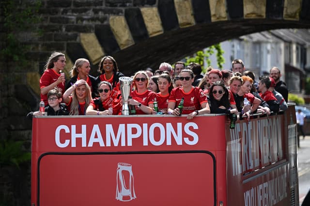 Liverpool em ônibus aberto