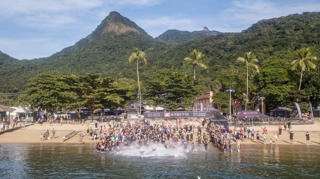 Largada do triathlon da terceira etapa do Xterra. (Divulgação)