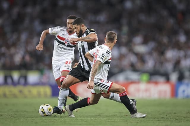 Atlético-MG x São Paulo - Hulk e Rafinha