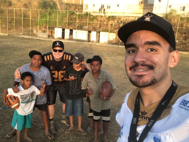 Objetivo do projeto é levar a cultura do futebol americano para crianças e adolescentes de Juiz de Fora