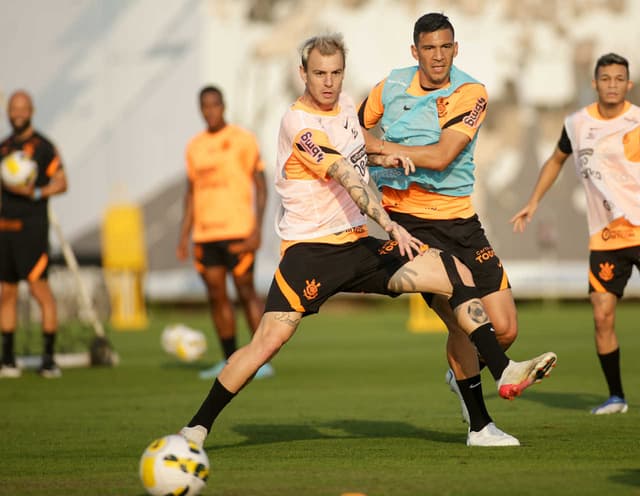 Treino Corinthians - Balbuena e Róger Guedes