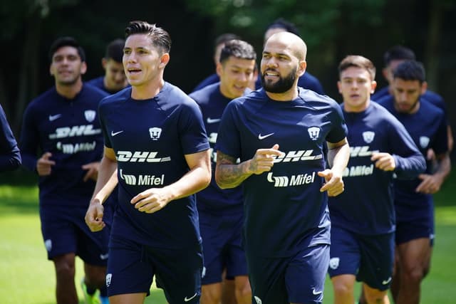 Daniel Alves - Pumas