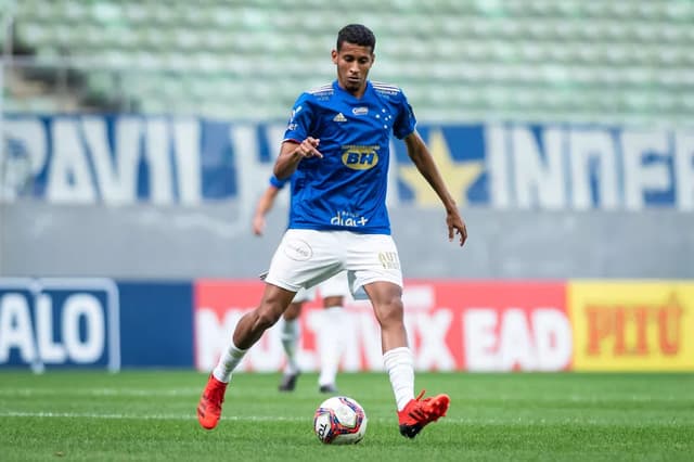 Adriano vinha participando de jogos da equipe celeste