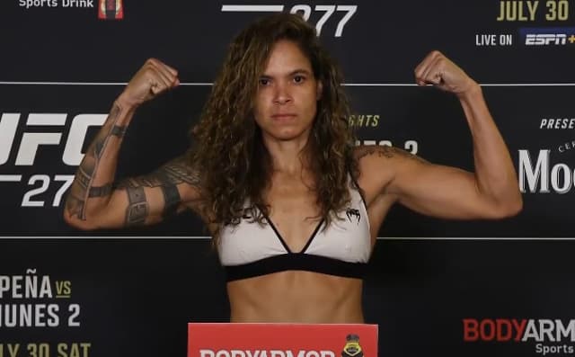 Amanda Nunes confirmou o peso para a revanche contra Julianna Peña no UFC 277 (Foto: Reprodução/YouTube)