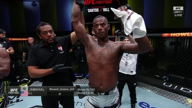 Jamahal Hill levou a melhor sobre Thiago Marreta na luta principal do UFC Vegas 59 (Foto: Reprodução/Twitter)