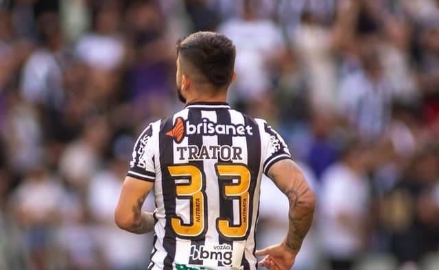 Victor Luis com seu apelido de infância na camisa do Ceará