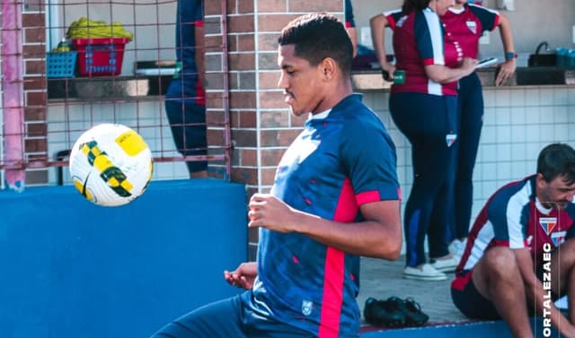 Pedro Rocha em treino do Fortaleza