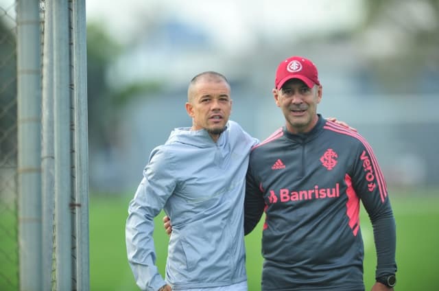 D'Alessandro e Flávio de Oliveira, preparador físico