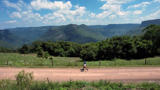 O percurso da Maratona de Gramado terá trechos de terra, asfalto e paralelepípedo. (Divulgação)