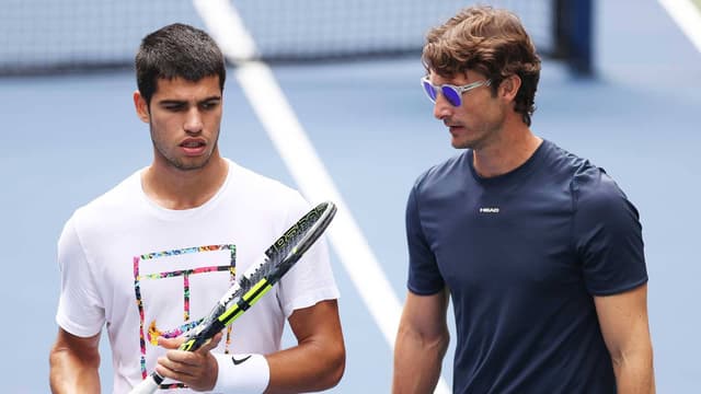 Carlos Alcaraz e Juan Carlos Ferrero em treino durante o SU Open 2022