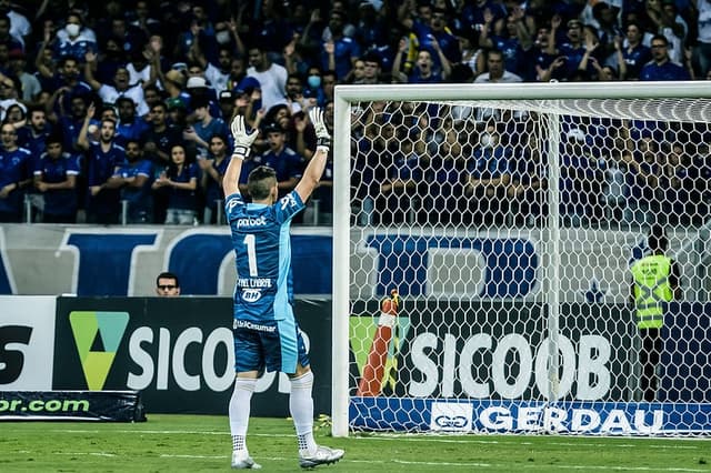 Rafael Cabral se firmou como goleiro titular da equipe celeste