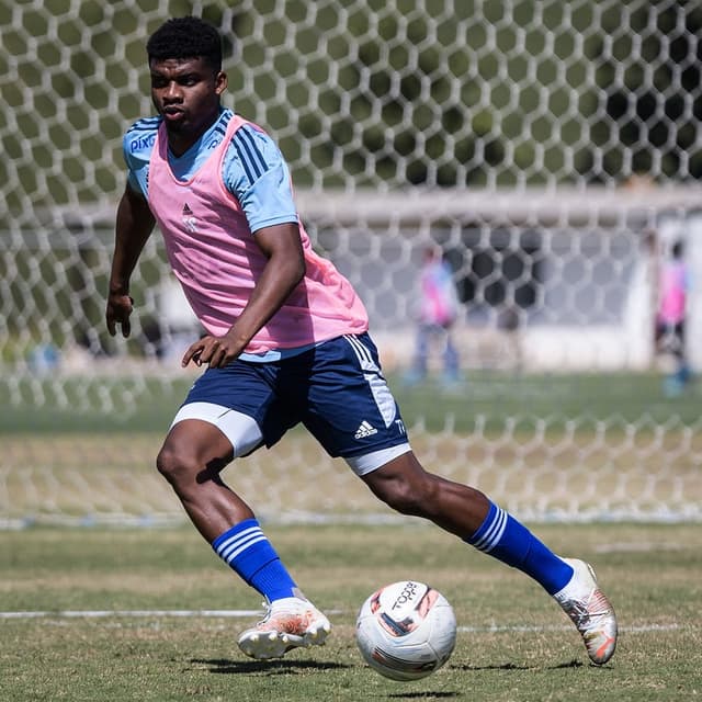 Lincoln em treino, no Cruzeiro