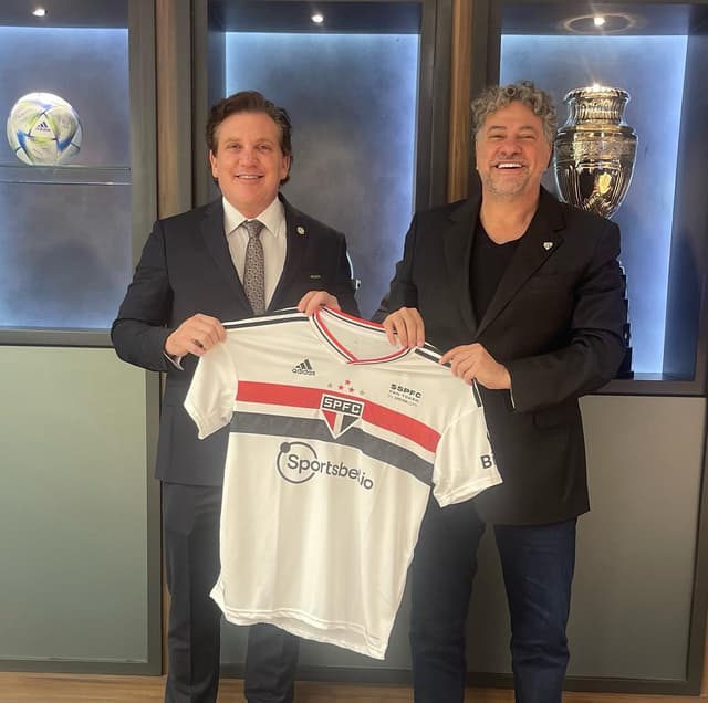 Julio Casares, presidente do São Paulo, e Alejandro Domínguez, presidente da Conmebol