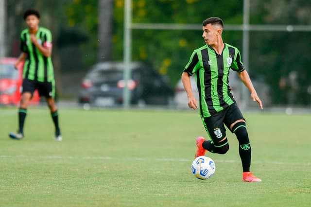 Igor Henrique saiu de graça para o Metalist